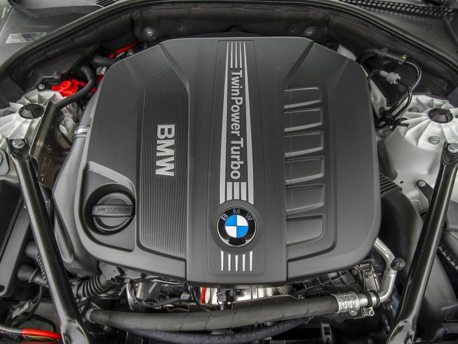  BMW 535d Sedan M Sport Package 2013 года  (US) (фото 2 из 9)